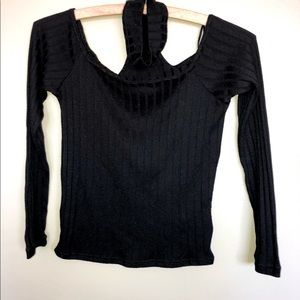 H&M Divided off the shoulder top with neck piece